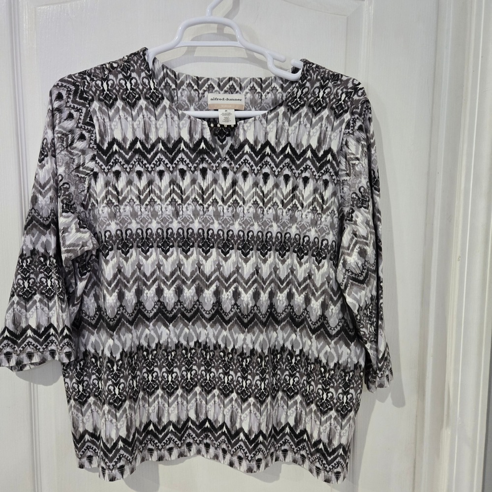 Alfred Dunner Top Womens 2X Grey Black Ikat Chevron Excellent 3/4 Sleeve Knit